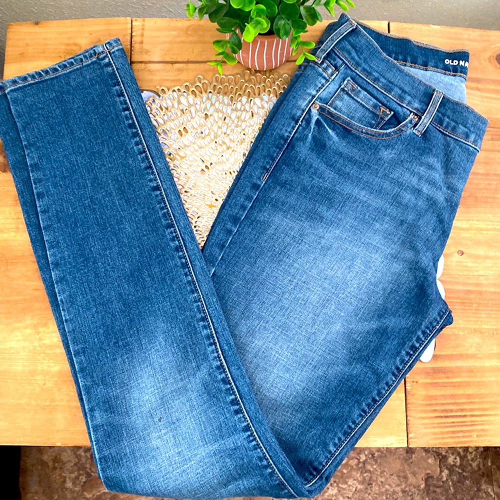 Old navy mid rise blue jean. Size 4 regular